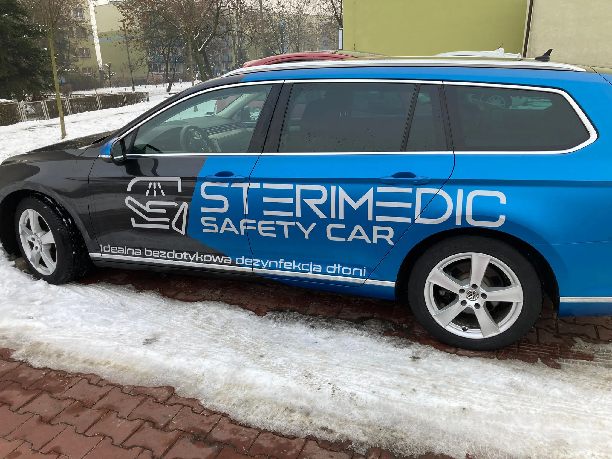 Mobiles Sterimedic-Servicefahrzeug mit Safety-Car-Beschriftung